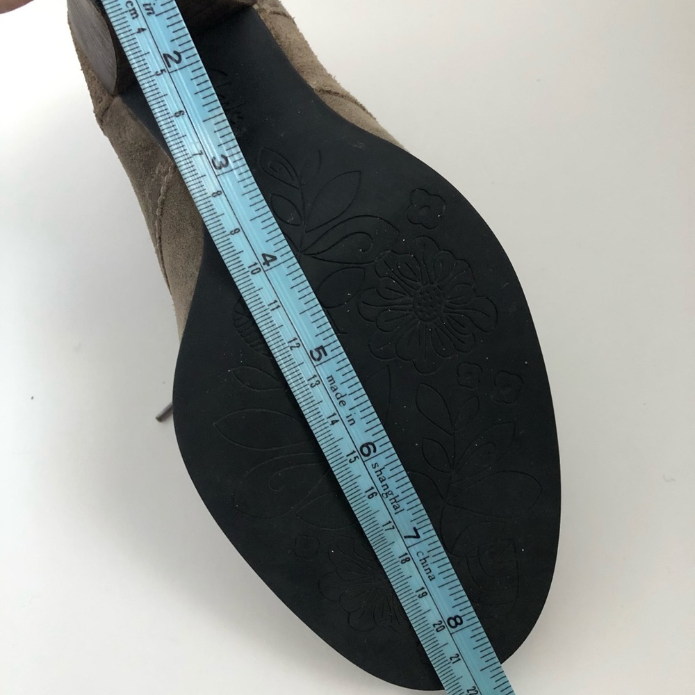 Clarks - Picture 10 of 10